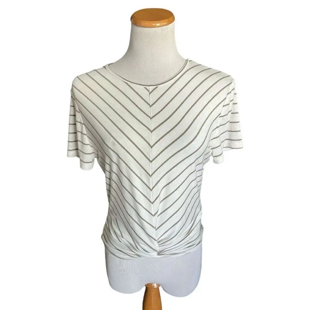 NWT Womens J.O&Co Striped Taupe Chevron Stripe Twist Front Tee Shirt - Sz L